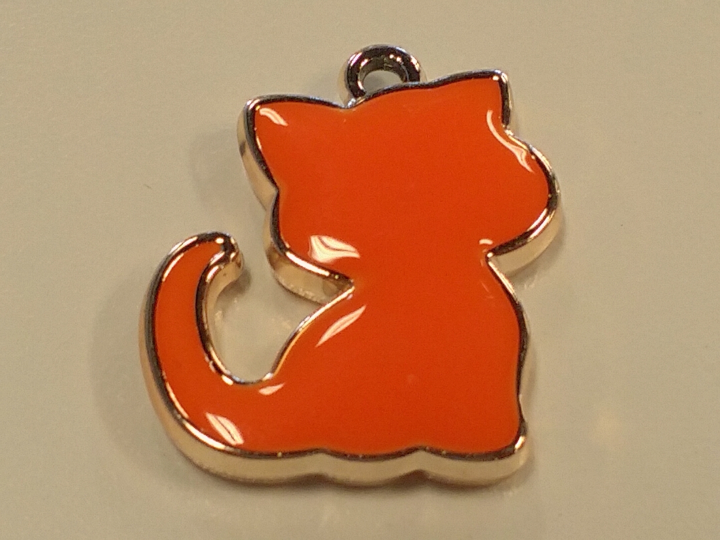CCB Acrylic Enamel kitty cat Pendant with gold Trim, 30x27x5mm, Hole: 3mm Qty 4