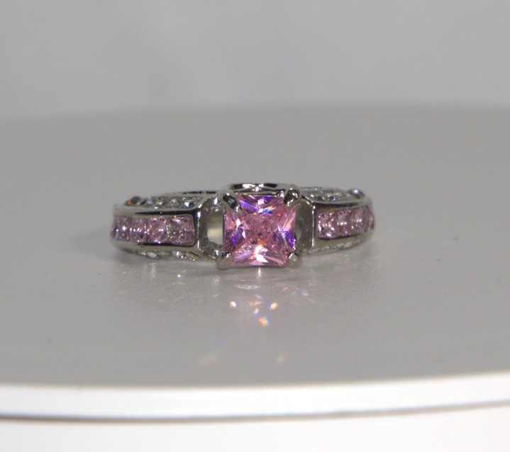 New Pink Princess Cut Crystal Ring Size 7 Fashion Costume Jewelry W/ Gift Box