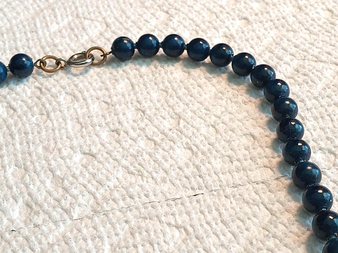 Vintage Blue Glass Bead or Acrylic Choker Necklace 14″ Classic Single Strand 31g