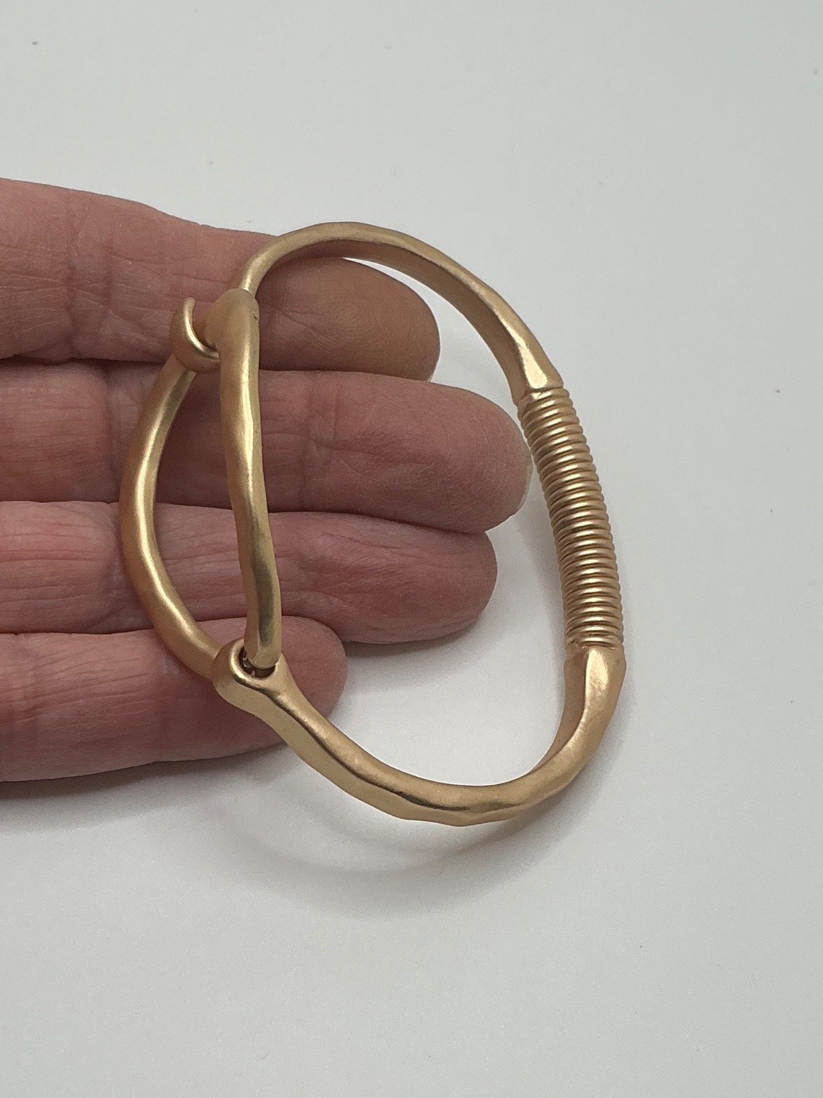Gold-Tone Hammered Open Circle Latch Bracelet 30g