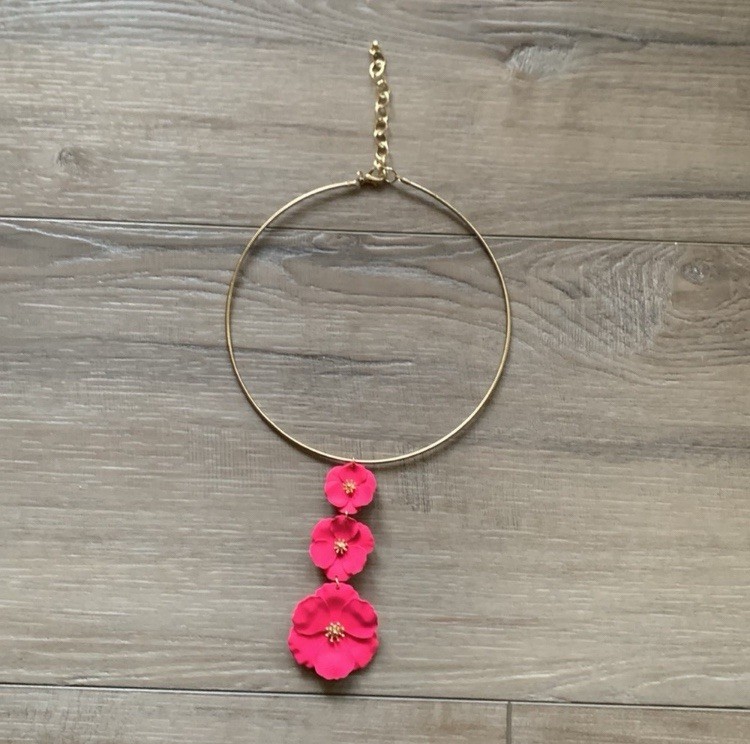 Source Unknown Gold and Pink Floral Hoop Choker Necklace