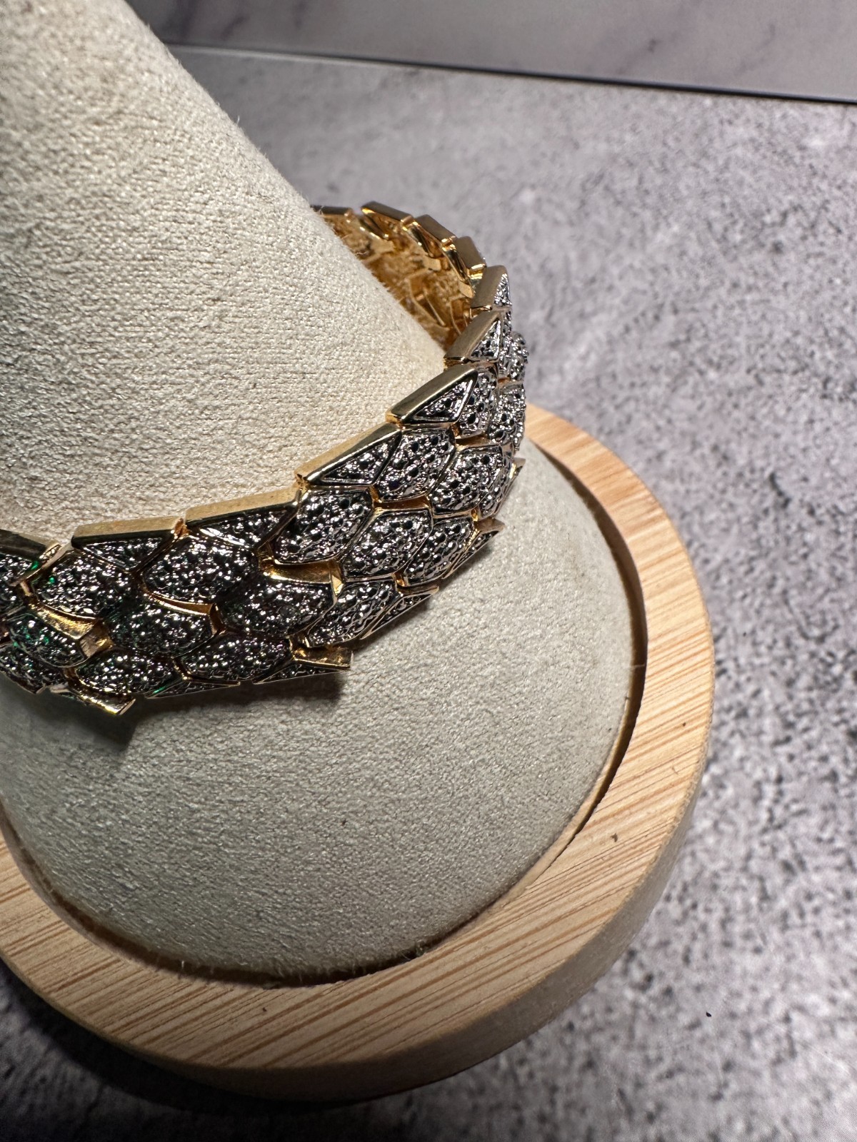 Vintage Fish Scale Bracelet Faux Diamond Pavé Wide Scalloped Links – 7″