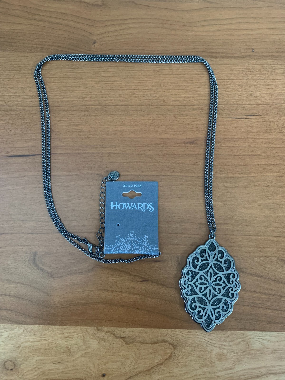Howard’s Branded Long Chain w/ Pendant Necklace. New With Tag. #21462