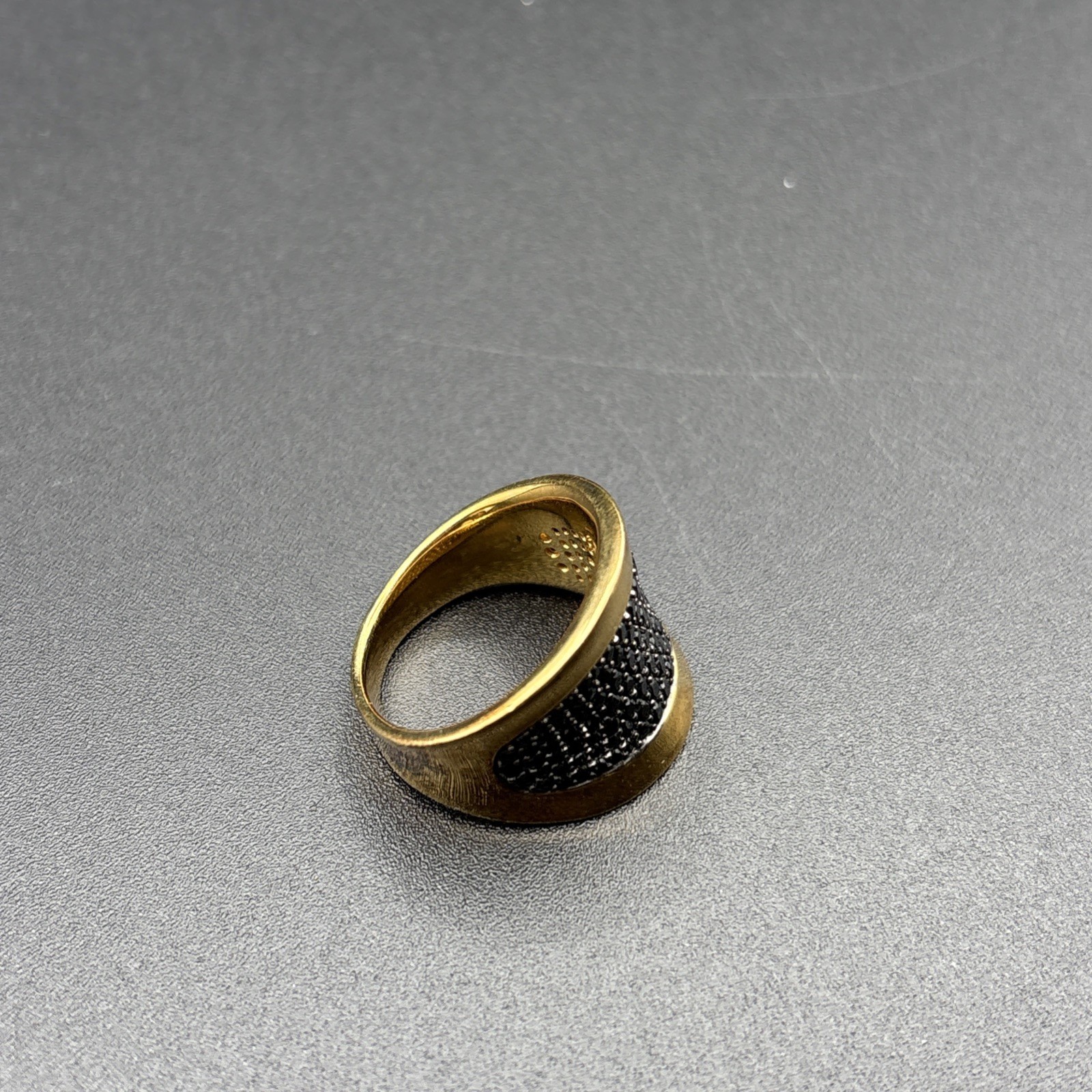 ITALIAN ITAOR BEAUTIFUL STERLING &GOLD OVERLAY RING WITH SPARKLY BLACK CRYSTAL