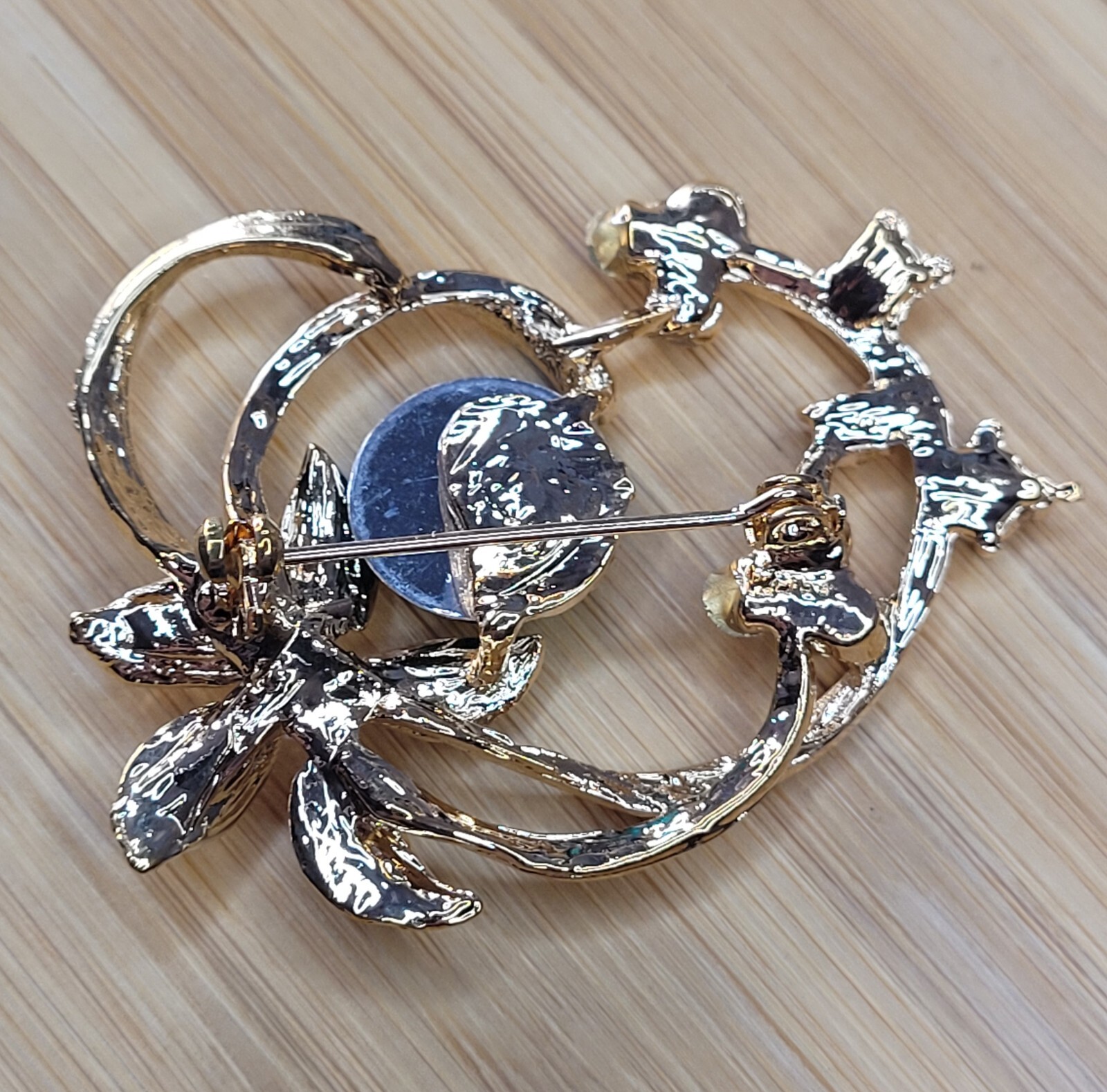 Vintage Flower Green Brooch Bow Handmade, Gift bag Included, BRAND NEW