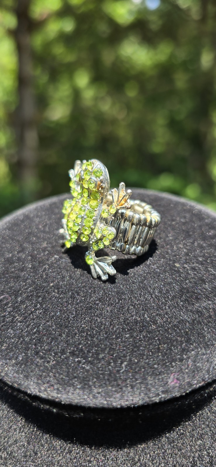 Silver TONE GREEN RHINESTONE FROG STRETCH RING SIZE 8.00