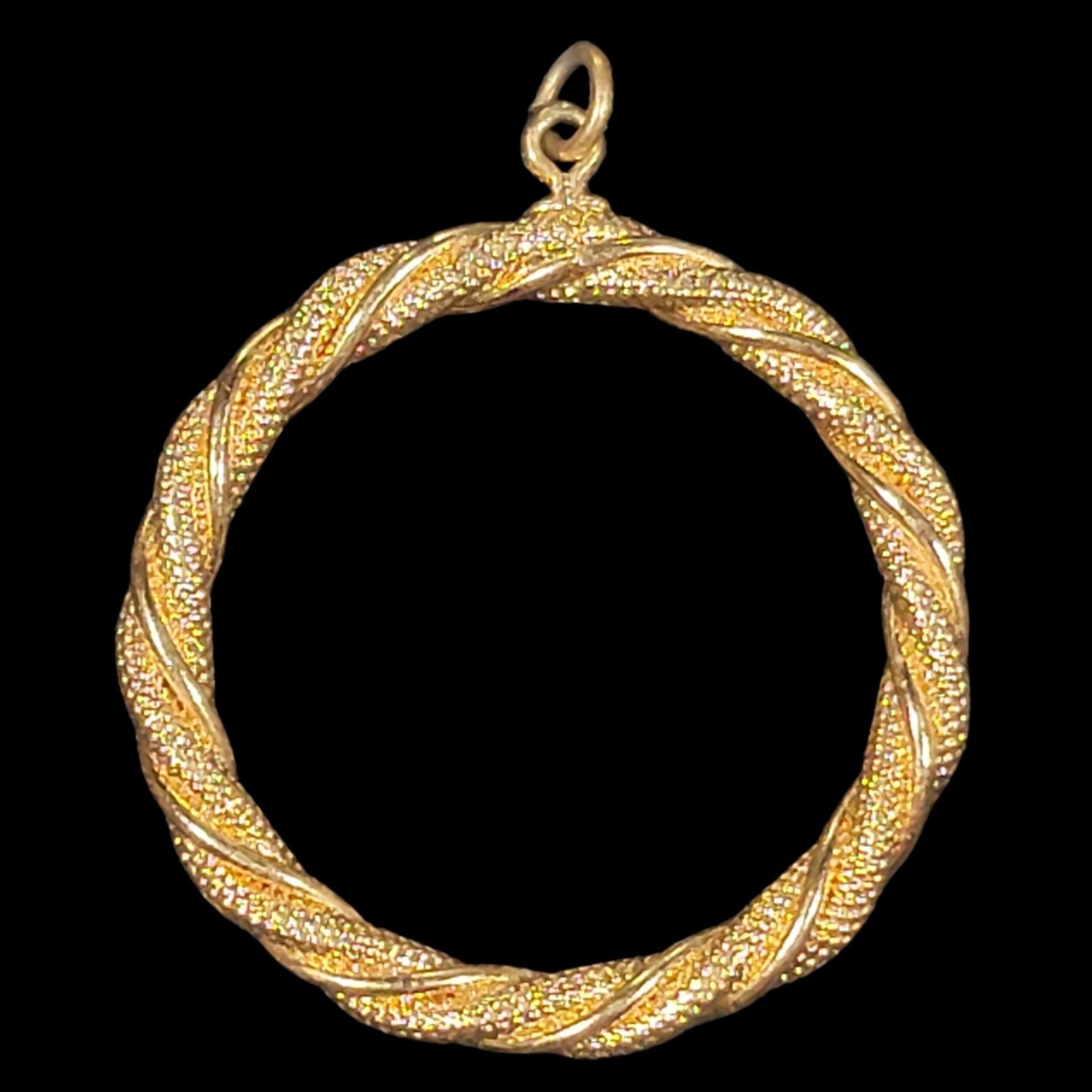VTG 70s Gold Tone Twisted Rope Open Circle Pendant Minimalist Classic Statement