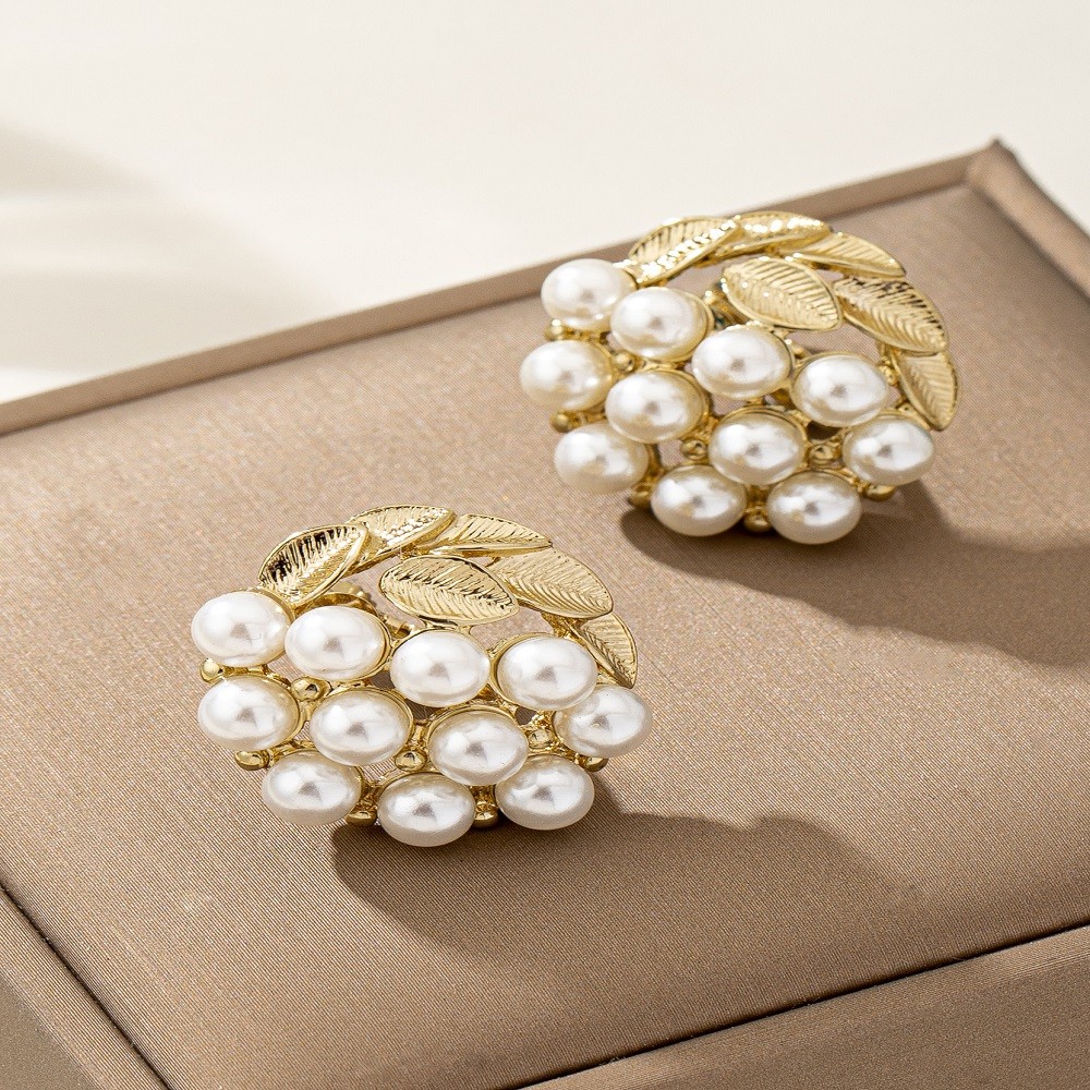 Round Leaf Wreath Pearl Clip On Earrings No Piercing Gold Alloy Floral Earrings
