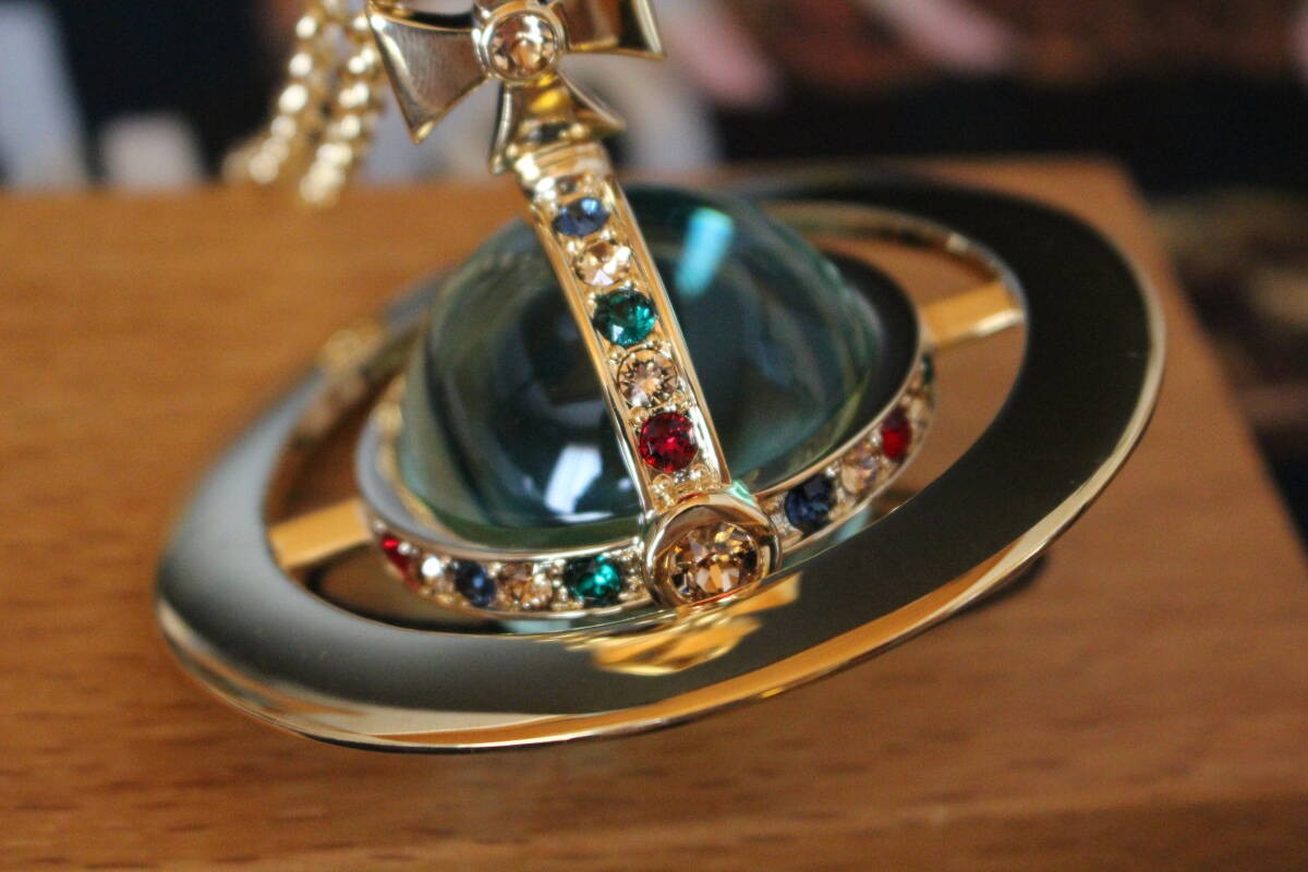 Vivienne Westwood Giant Orb Necklace Green x Gold Unused Excellent Condition
