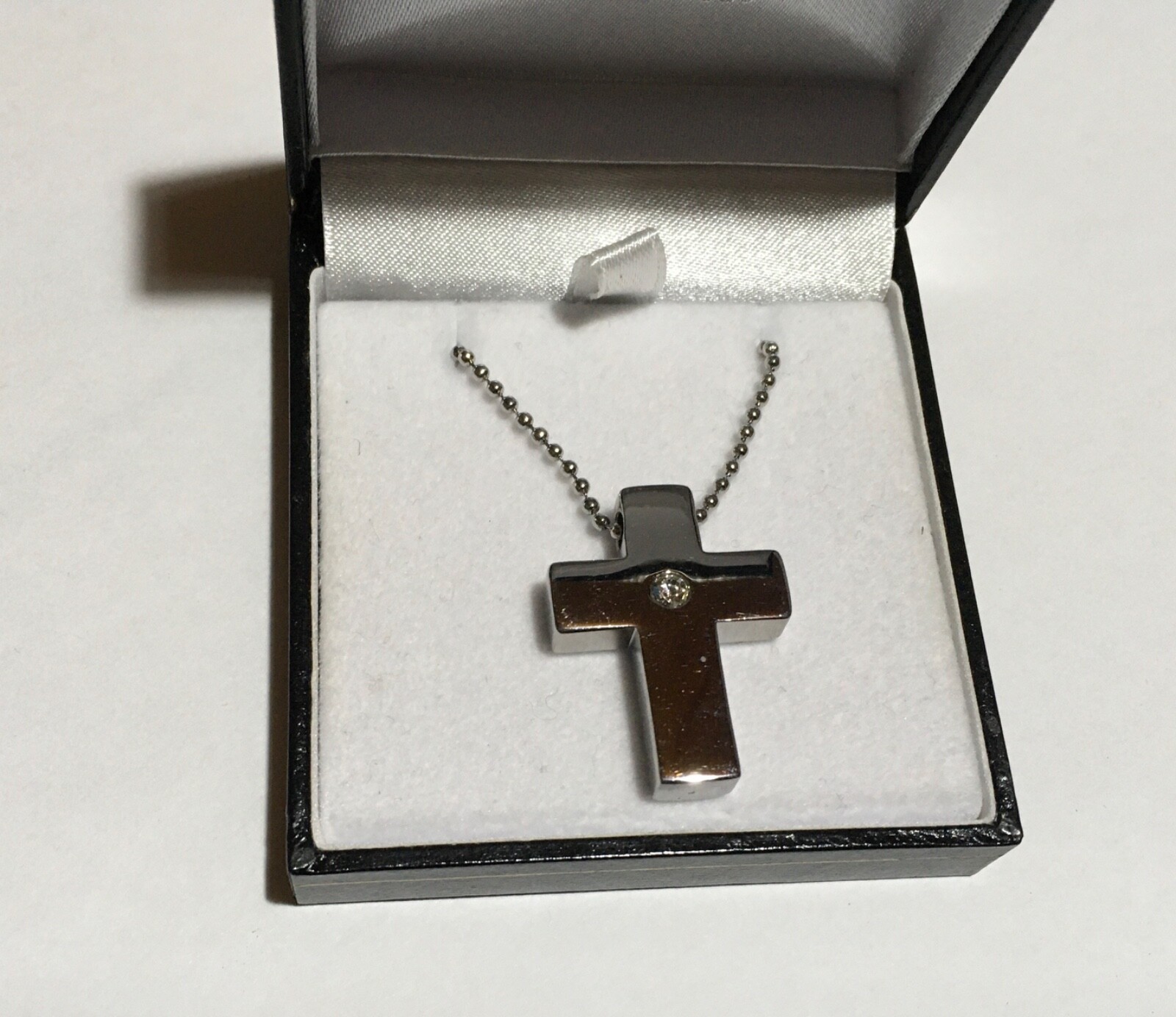 Stainless Steel Cross with CZ insert on 16inch chain. 2.5 x 2cm