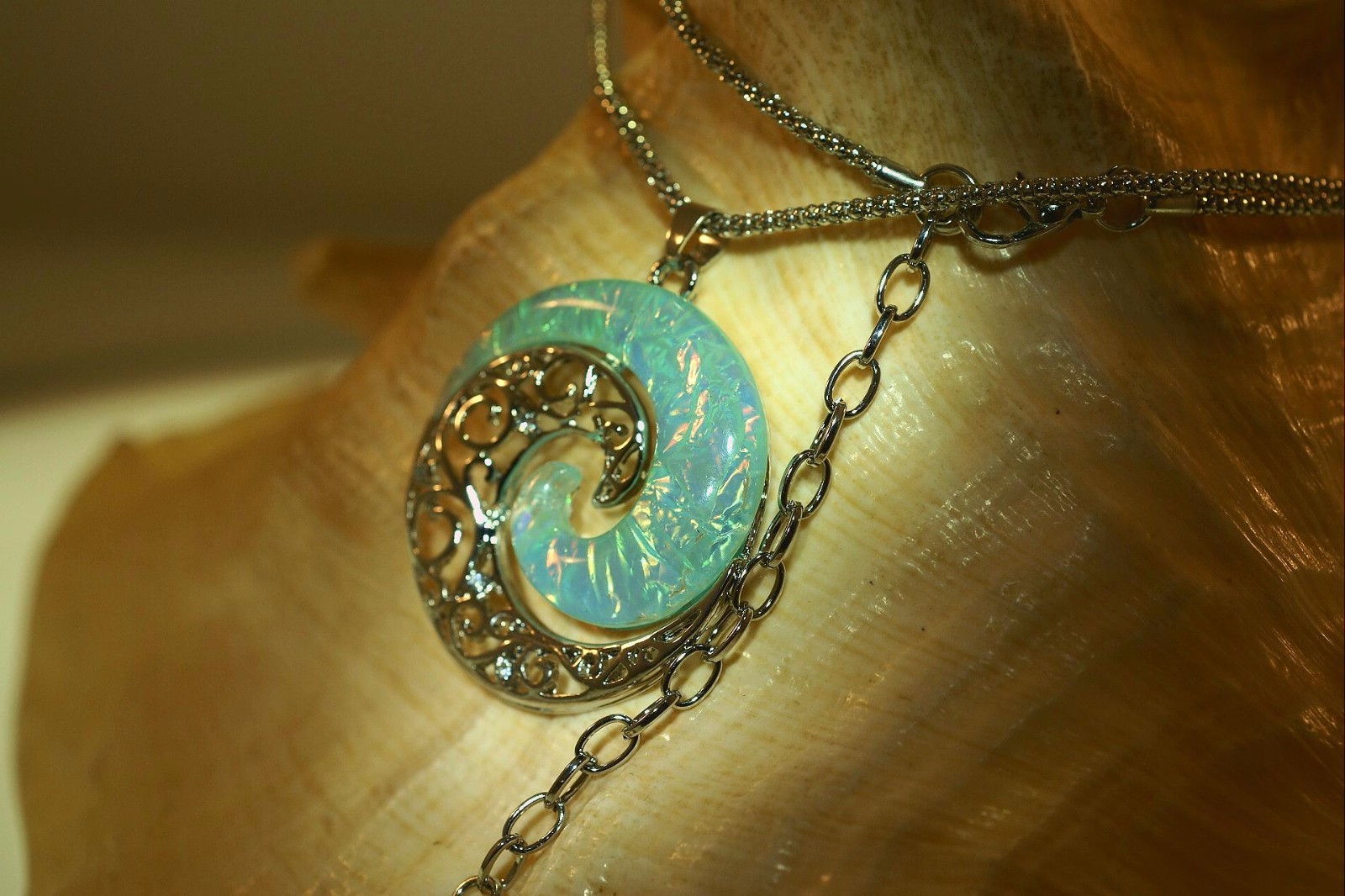 36mm Hawaiian Rhodium Brass Sparkly Blue-Pink Resin Ocean Wave Pendant Chain Adj