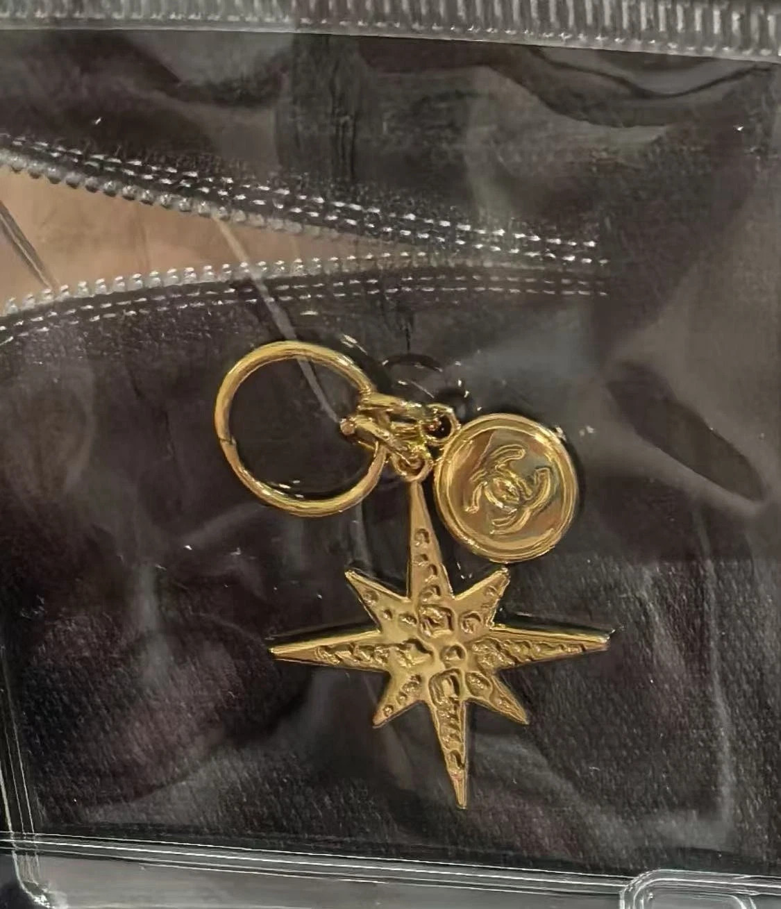 Rare (1) CHANEL Beauty 2023 VIP Gift “Comet” Star Gold Novelty Charm Christmas