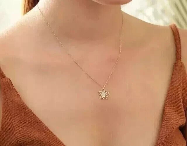 Round Cut Simulated Diamond Women’s Flower Pendant In 14K Yellow Gold Plated