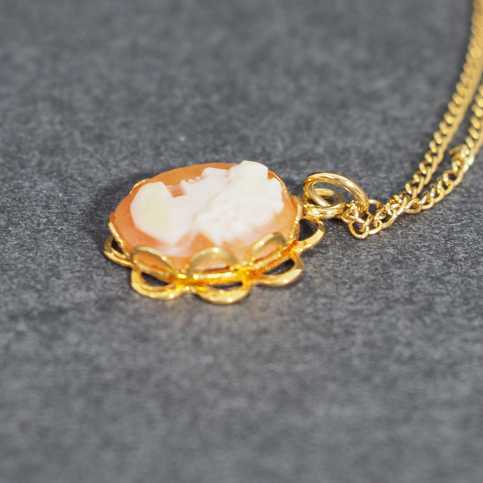 Cameo Pendant 1/20 12KGF 18 Inch Necklace Carved Profile Scalloped Dainty Simple