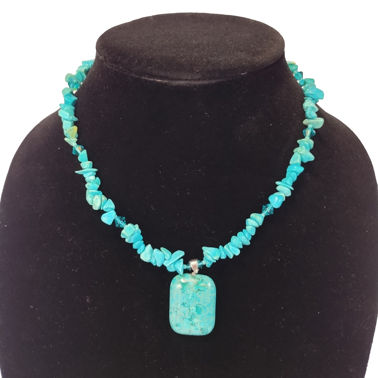 Chip Beads & Stone Single Strand Pendant Necklace Boho Casual Artisan