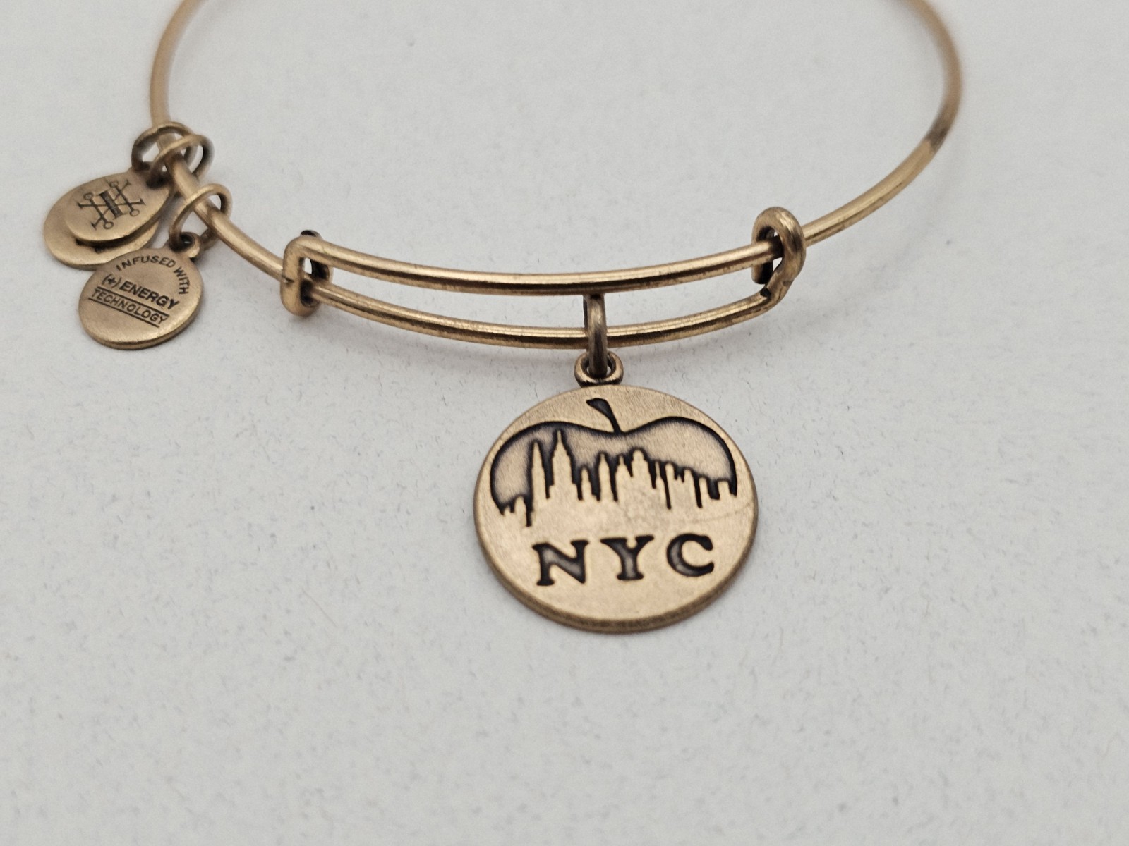 ALEX and ANI ” New York City ” Rafaelian Gold Bangle Bracelet ✨️