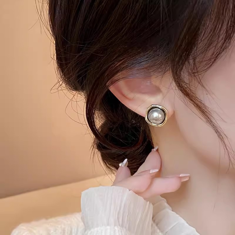 Gray Pearl Small 925 Sterling Silver Stud Earrings