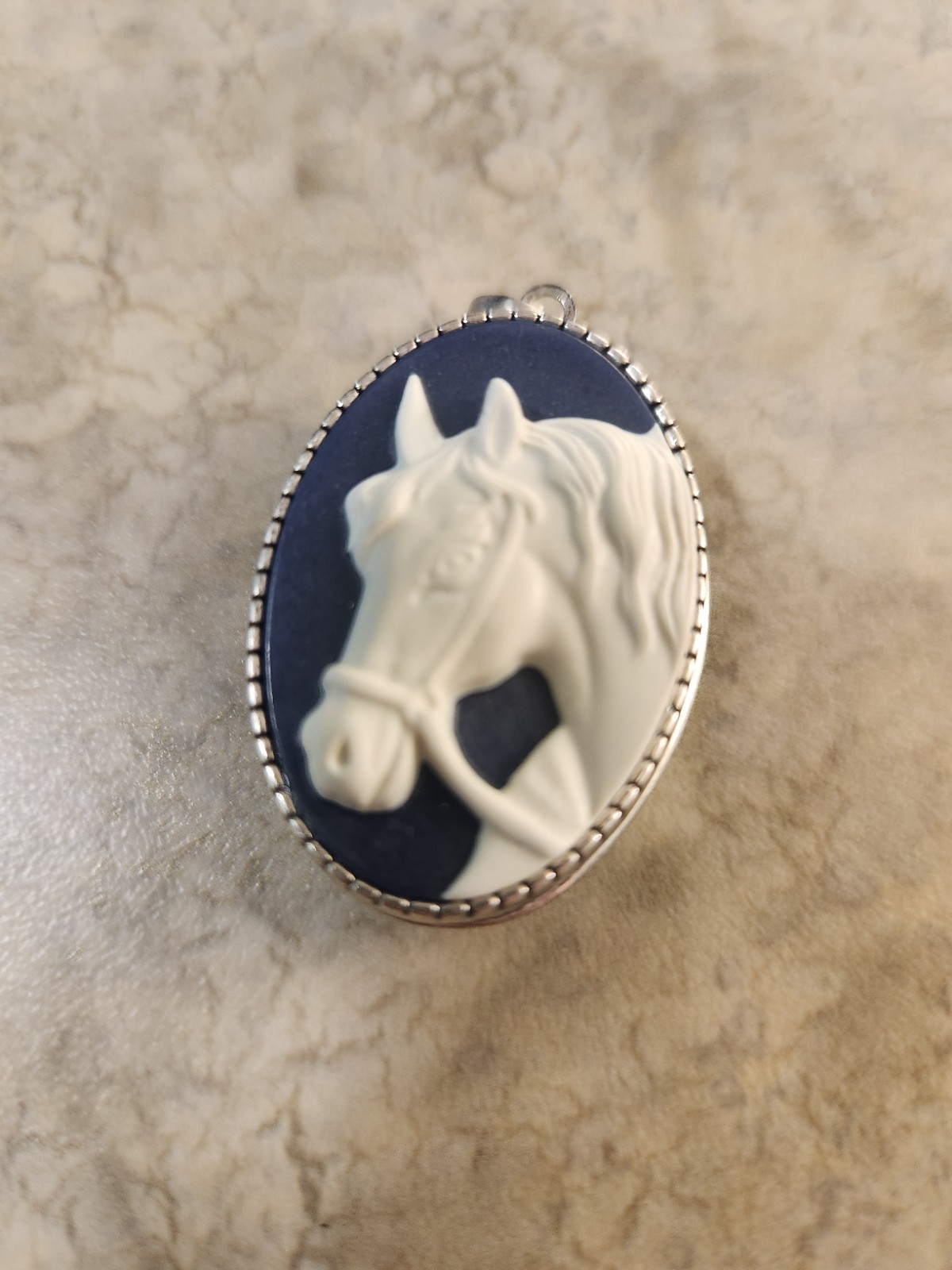 Silver-Tone Oval Horse Head Cameo Locket Pendant Blue White Metal Bezel