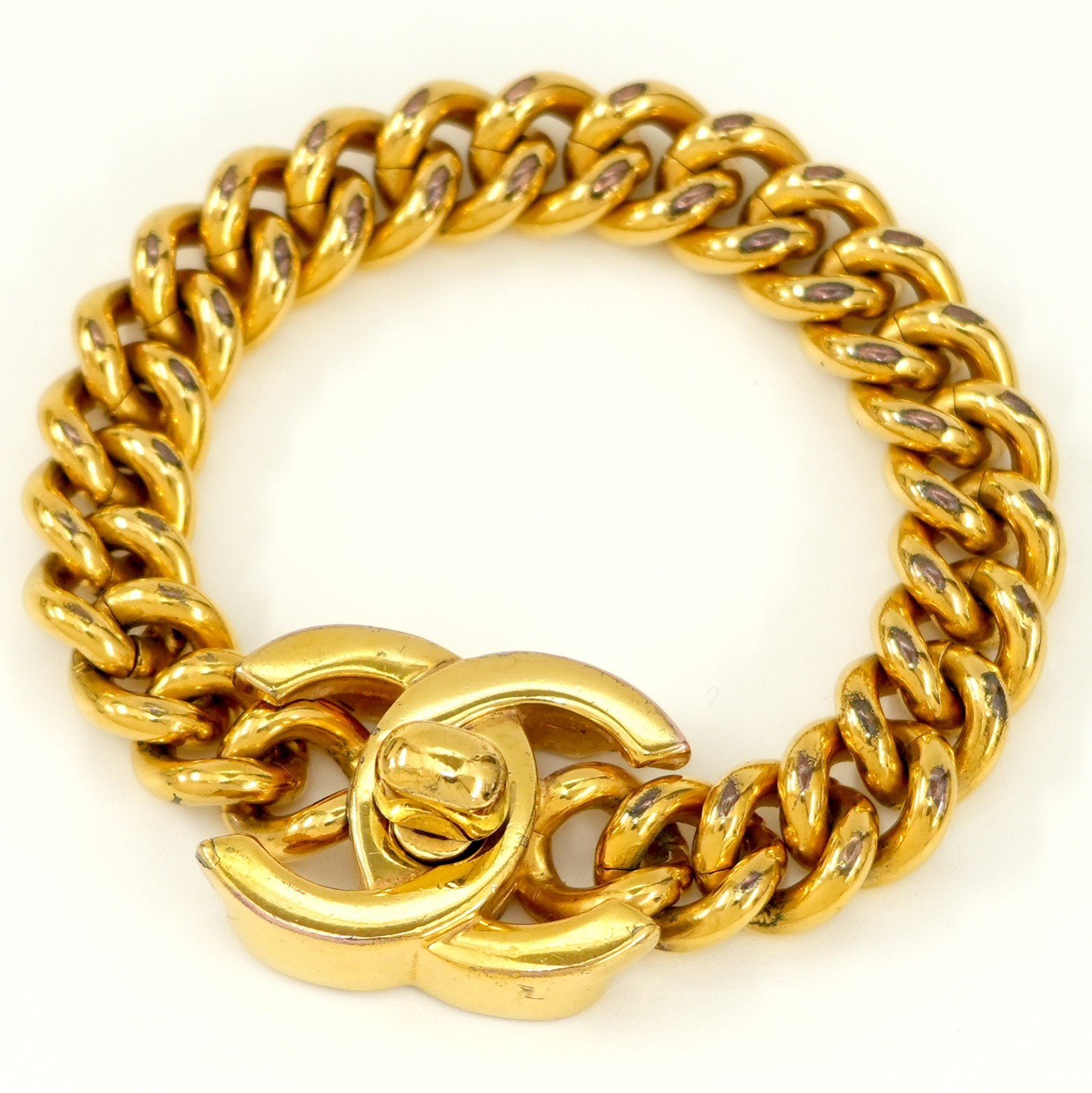 CHANEL CC Logo TurnLock Vintage Bracelet 8.3″ Gold Tone 96P Auth w/Box #0213