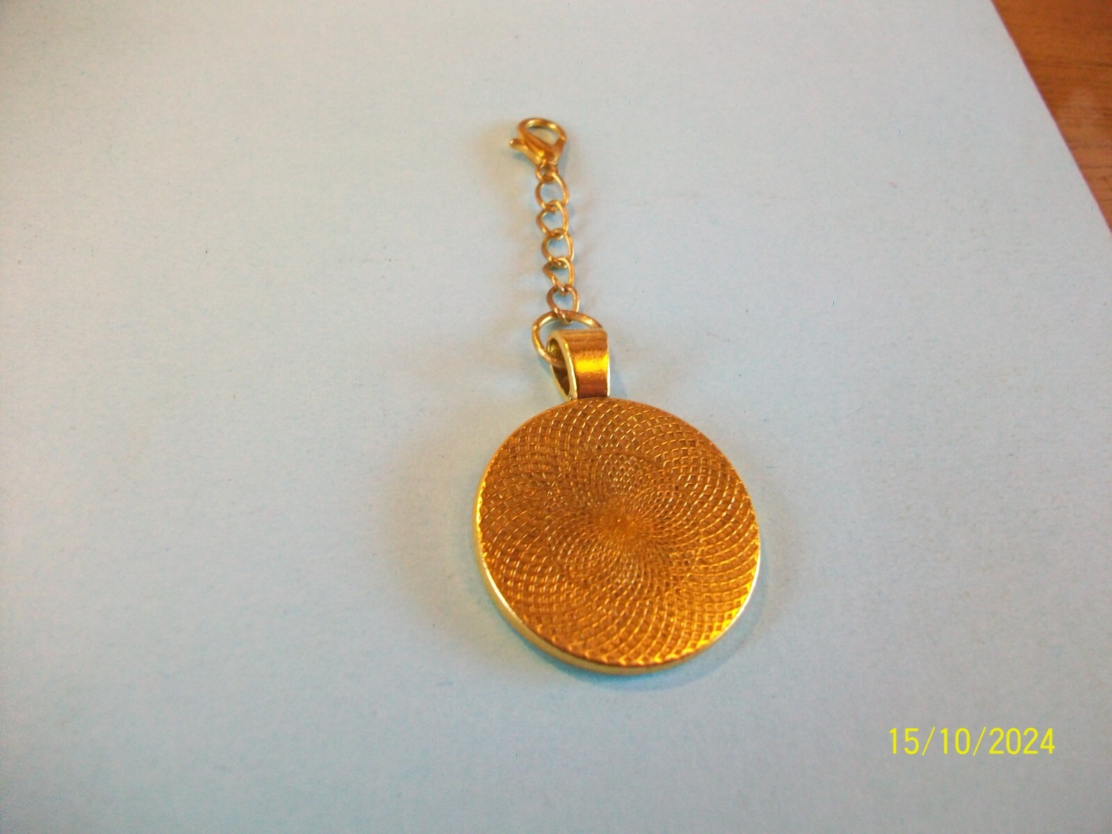 TWENTY (20) PENCE COIN – GOLD CASED PENDANT / CHARM – 1982 to 2007