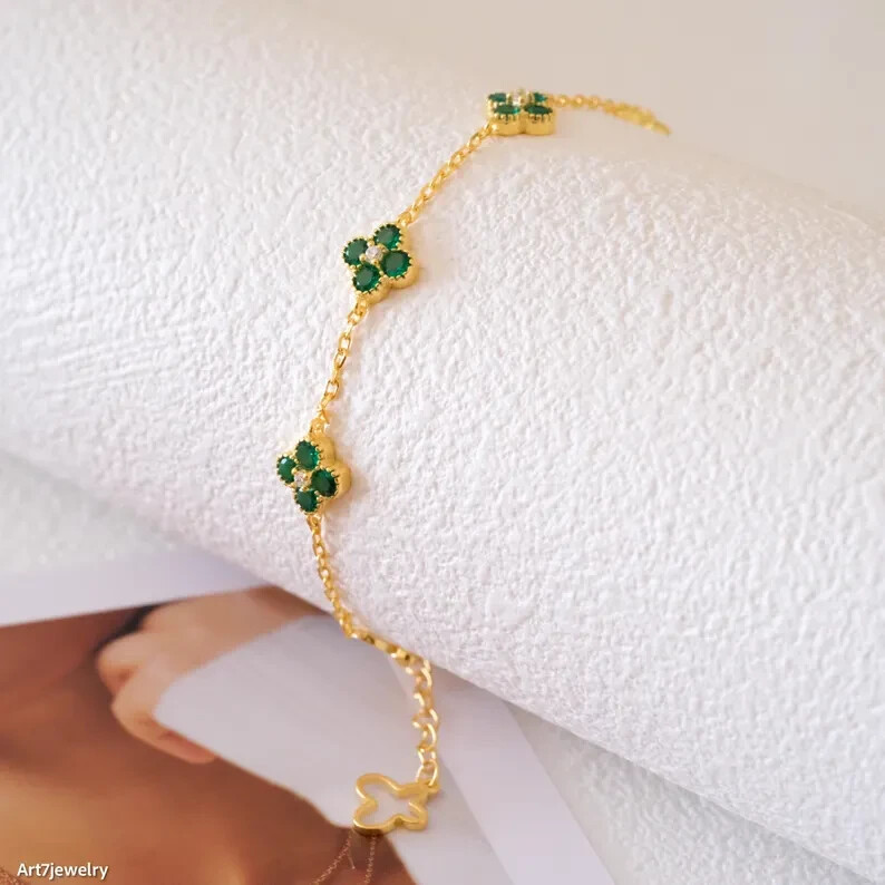 4 Ct Round Simulated Emerald Women Flower Tennis Bracelet 14K Yellow Gold Plated