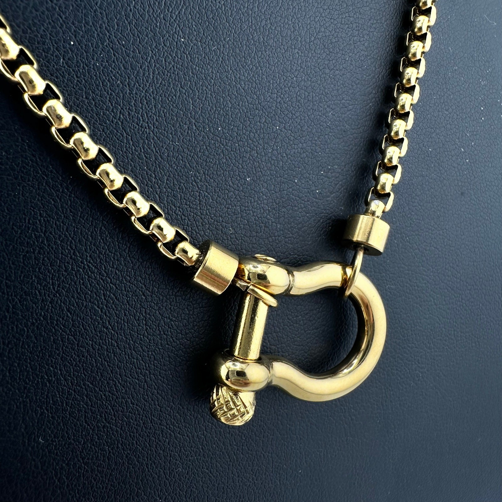 Horseshoe Shackle Charm Pendant Trendy Modern Stack Gold Tone 18″ Necklace