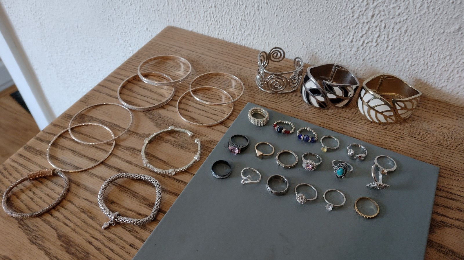 Vintage Costume Jewellery Rings And Bracelets Bangles Clasps 30 Total Vgc.