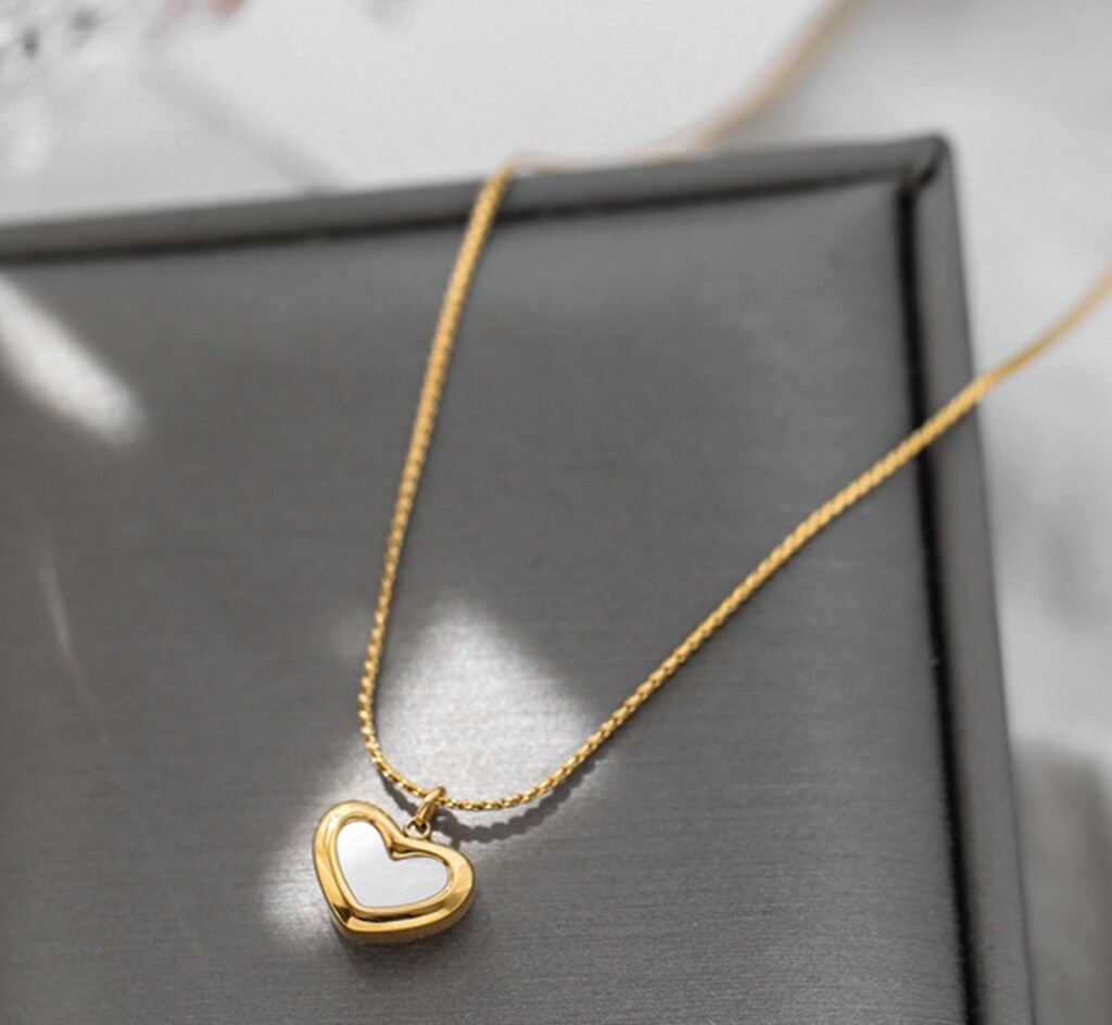 Gold Plated Titanium Stainless Steel Gold Seashell Heart Love Necklace 16-18″