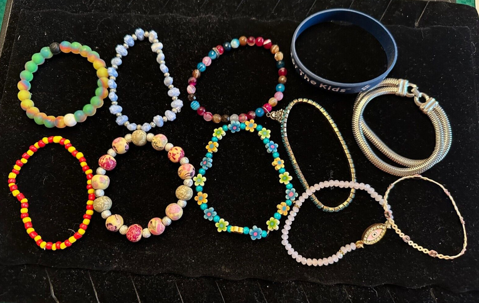 Assortment of 11 Bracelets Stretch Friendship Colorful Varied Sizes