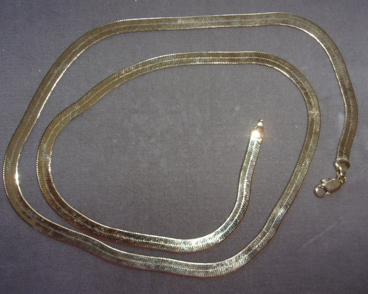 Beveled Herringbone gold tone chain necklace lobster claw 30″ 26.6 grams 6.35mm