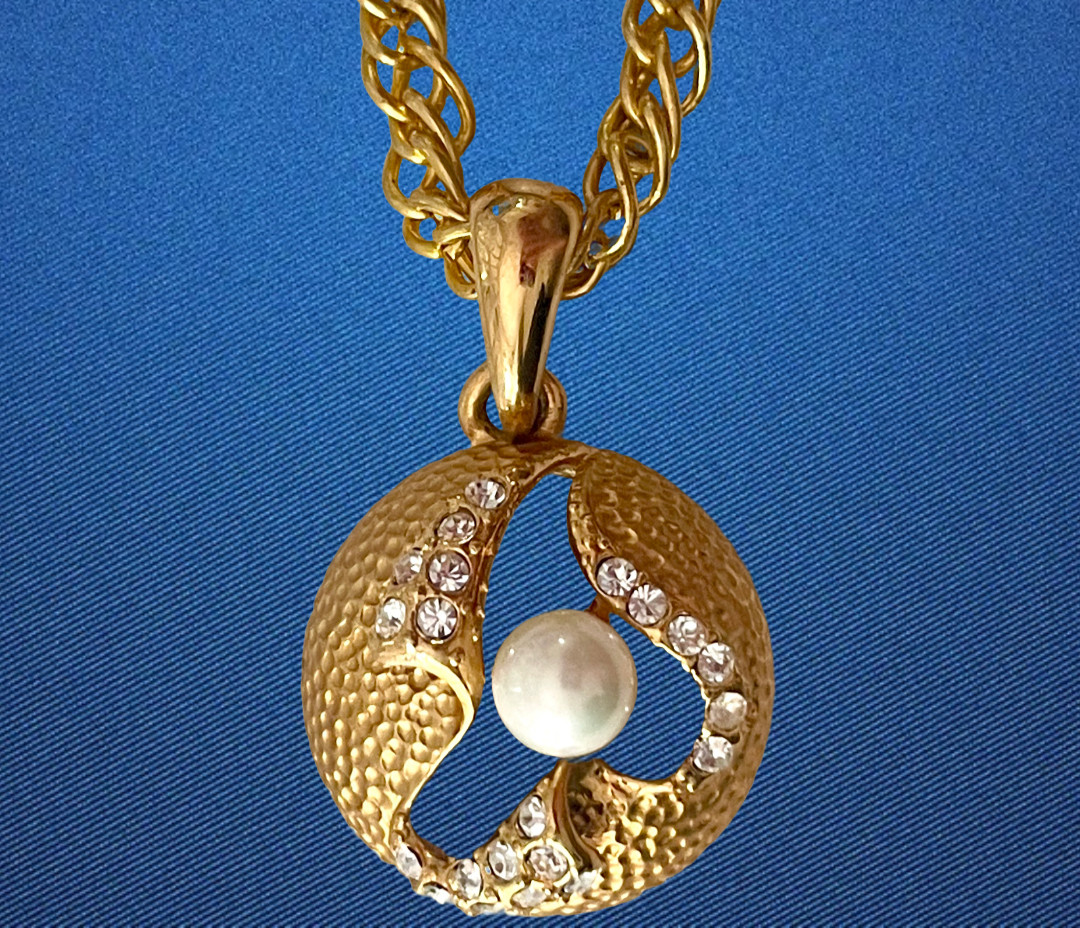 Break-out Orb Necklace by Fallon Rhinestones Faux Pearl 21″ ⅞ x 1⅜ Sphere beawen