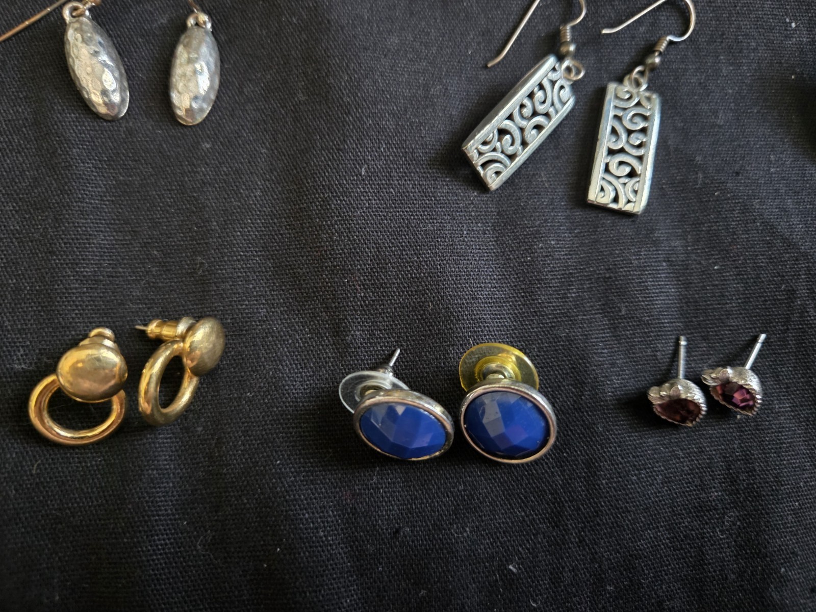 Vtg 18 Pairs Of Earrings Mixed Material Mixed Lot Dangle- Stud