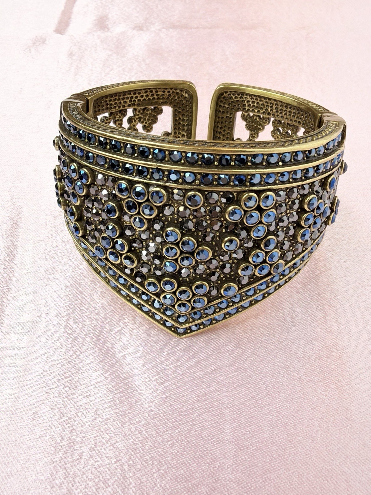 Beautiful ❤️ Heidi Daus Blue Crystal Hinged Bracelet/Cuff 😻