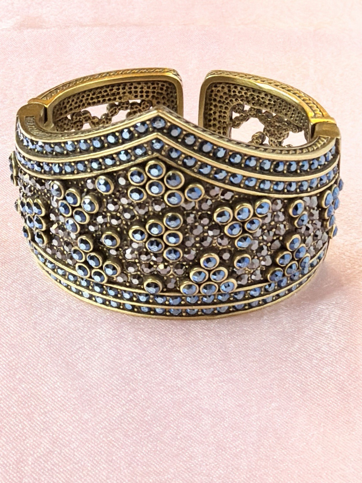Beautiful ❤️ Heidi Daus Blue Crystal Hinged Bracelet/Cuff 😻