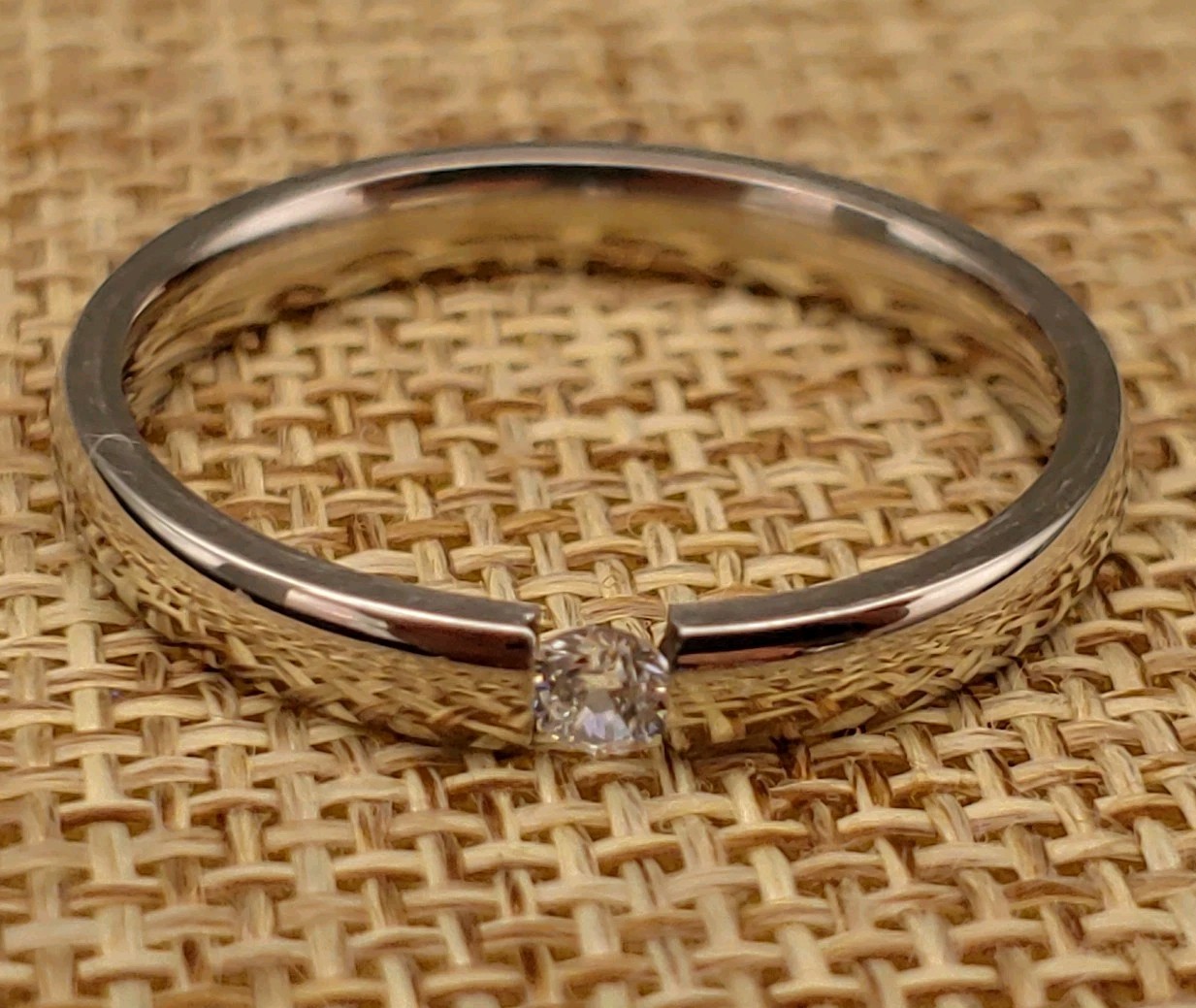 Round Cut Tension Set Style silver tone ring size 10.5 weighs 2.7g band 3mm
