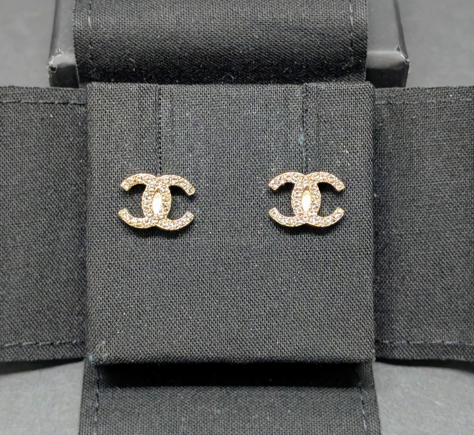 Vintage CHANEL Interlocking CC Monogram Silver Crystal Stud Earrings Box G2U