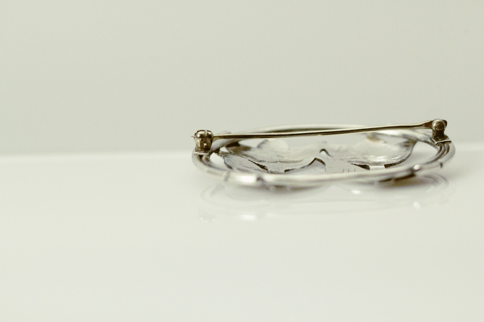 925 Sterling Silver Vintage Oval Floral Brooch Signed NT 9.1 Grams (PEN9766)