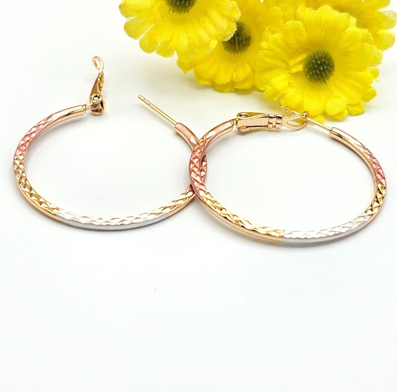 18k Gold Plated – Tri-Color DC Hoop Earrings. Arracadas Oro Laminado