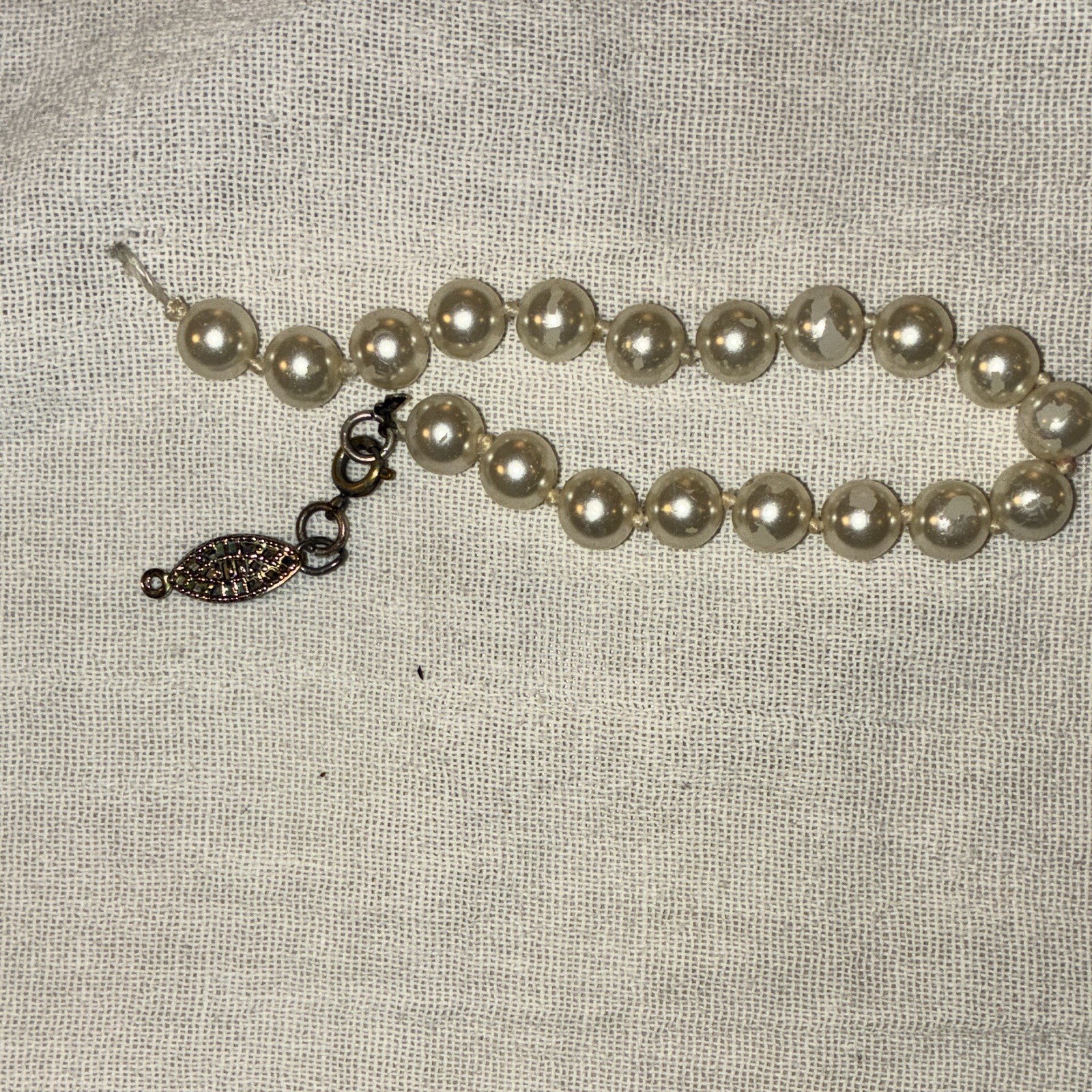 White Round Pearl Beaded Chain Bracelet Strand Ball/Bead Hook Clasp – Broken