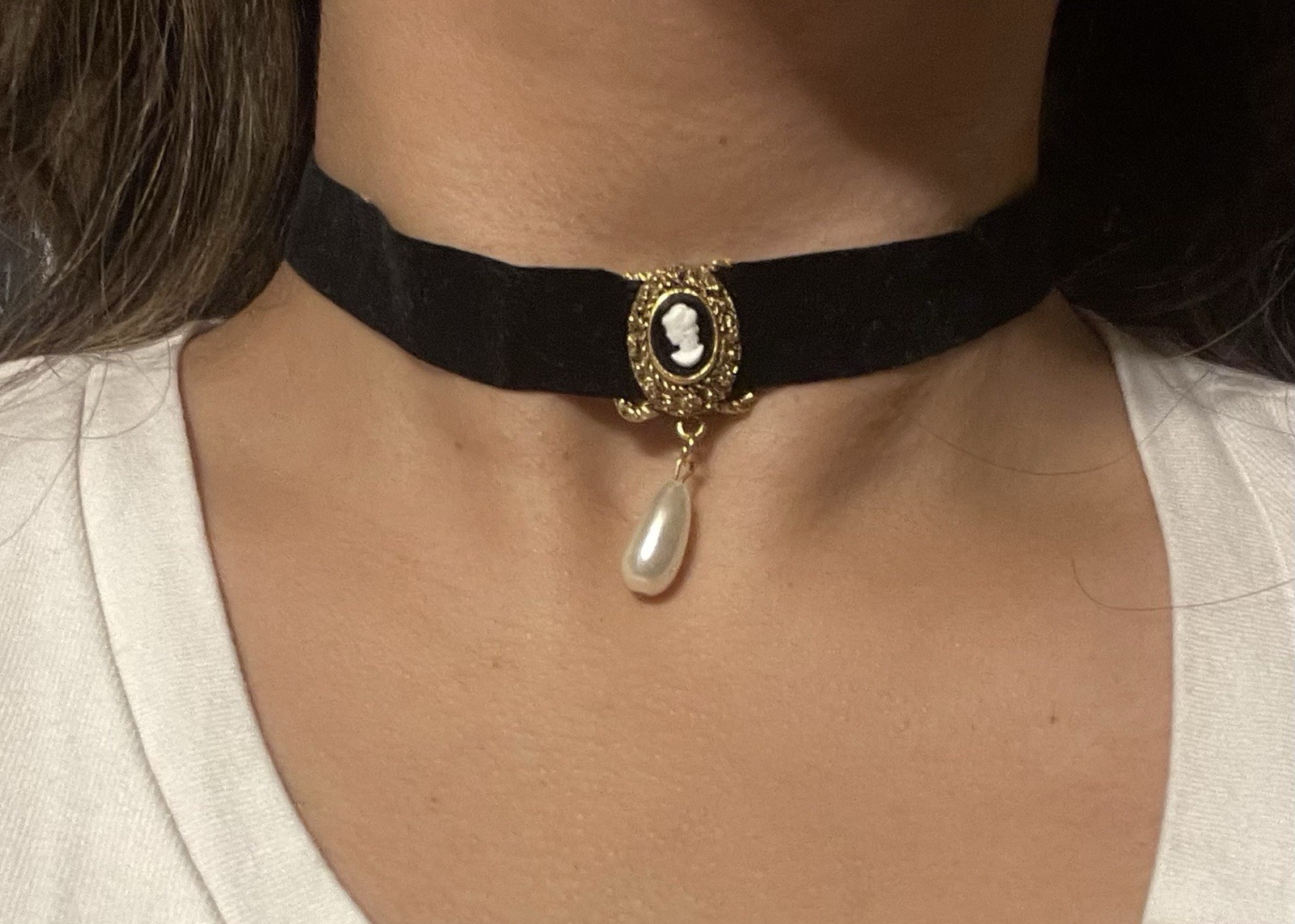 Vintage Black Velvet Adjustable Choker Necklace Oval Cameo Pendant Faux Pearl