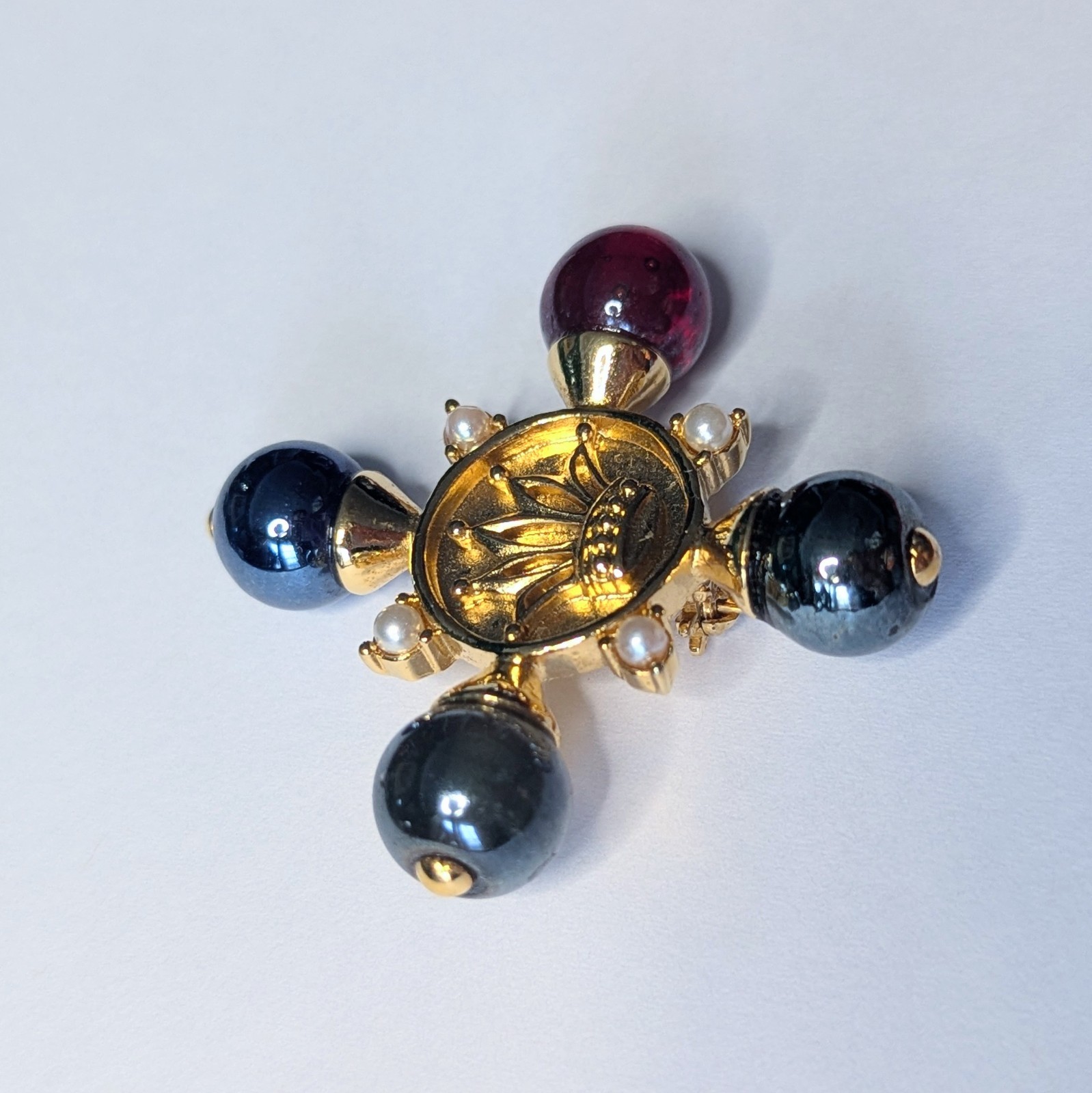 VINTAGE JEWELRY BROOCH MALTESE CROSS ANNE KLEIN GRIPOIX GLASS CROWN GOLD TONE