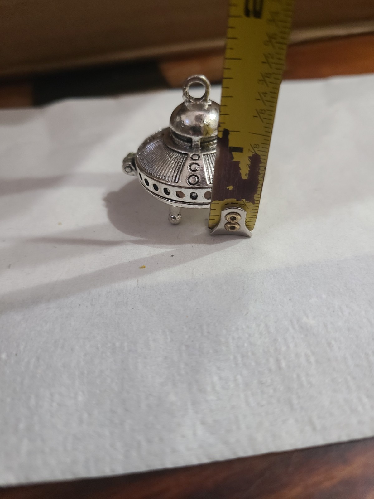 Silvertone Flying Saucer Alien Space Ship Hinged Trinket/Pill Box Pendant Charm