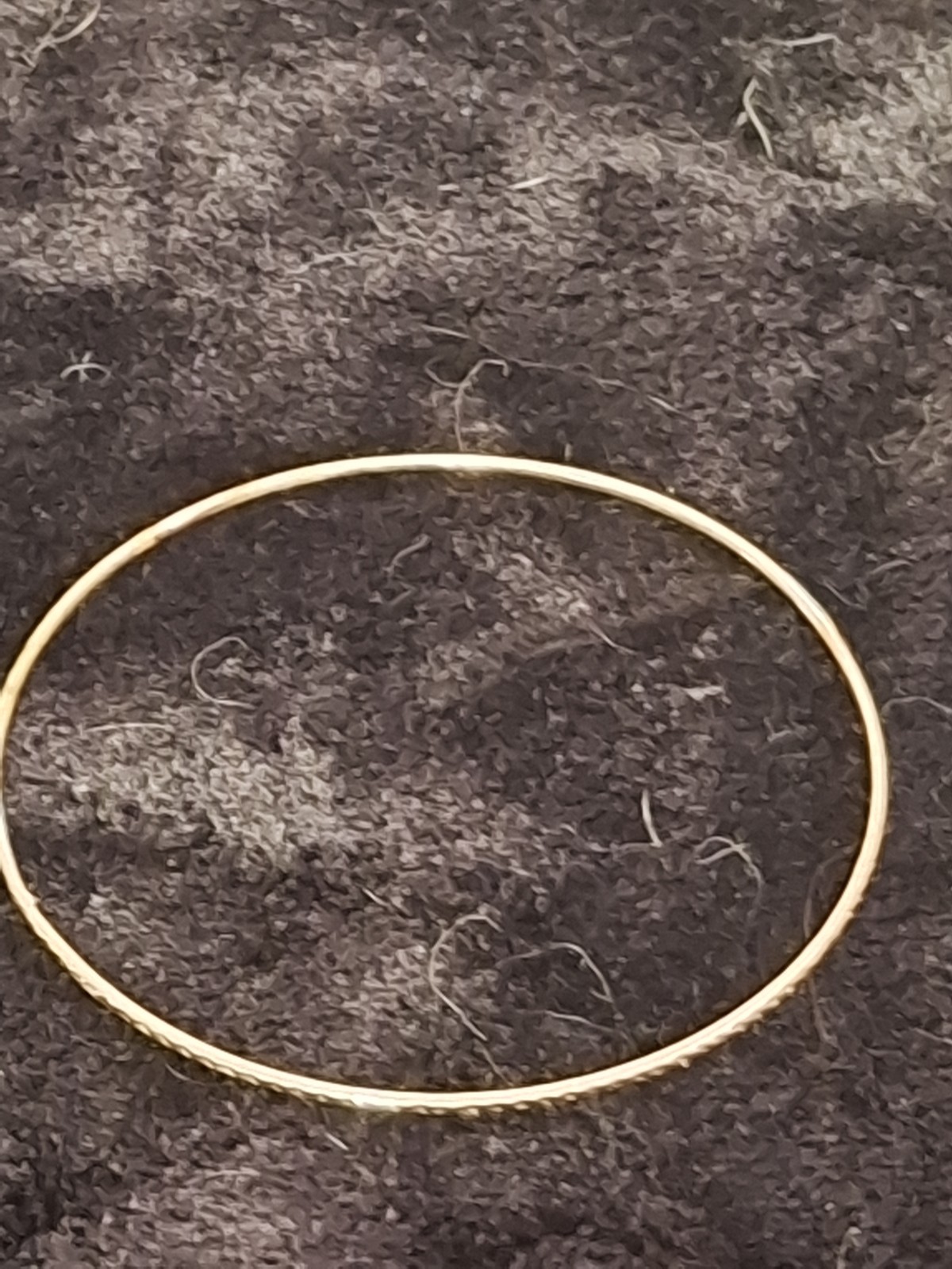 Gold Tone Thin Round Metal Bangle Bracelet, No Stone, Classic Bangle Style