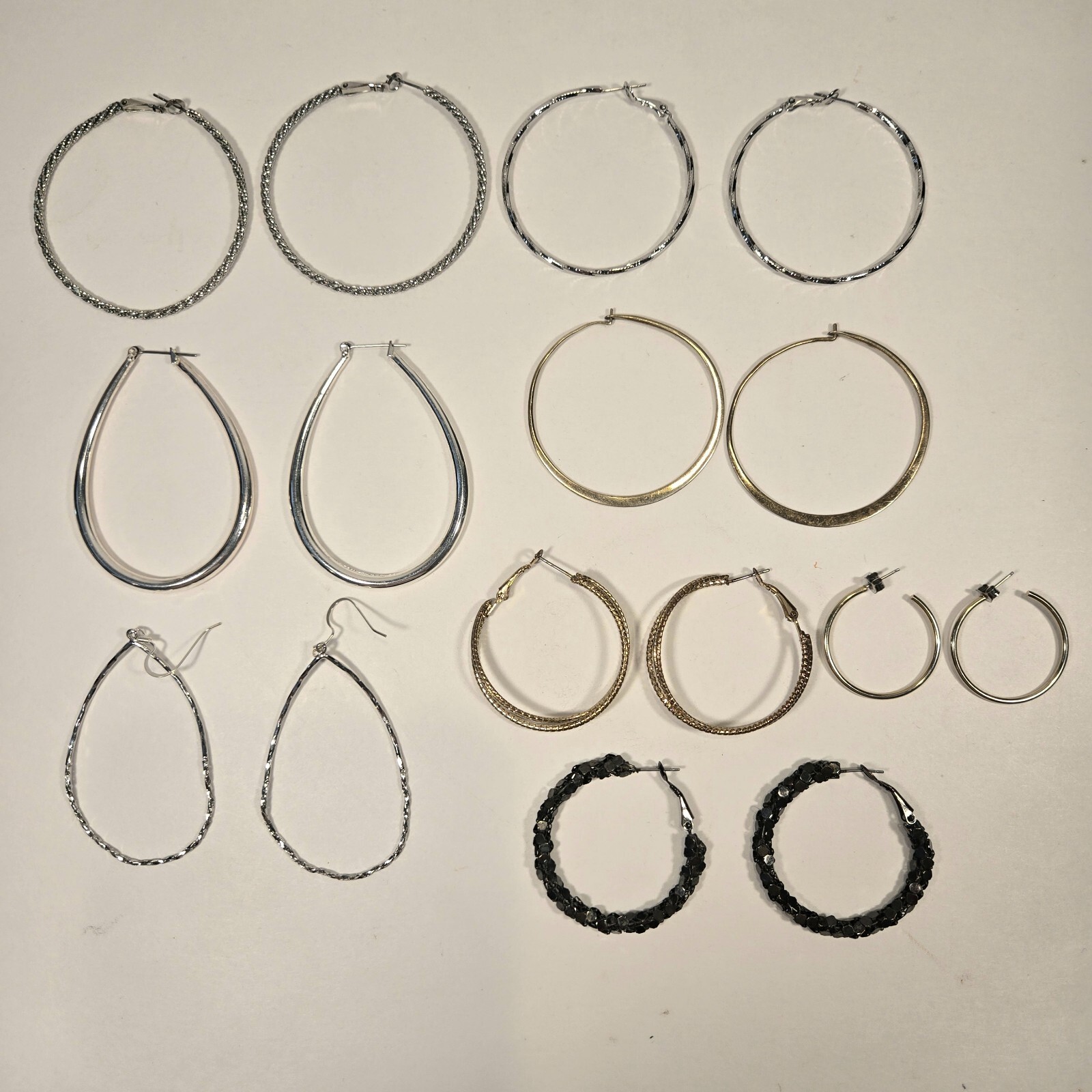 Lot Of 8 Pair Hoop Earrings Pierced Different Metal Tones Varying Diameters