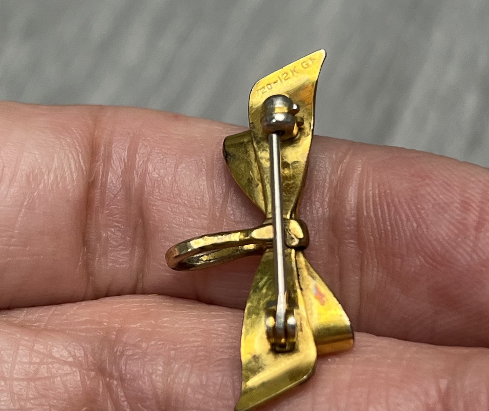 Vintage 1/20-12K GF Gold Filled Bow Brooch Pin with Hook 2.3g