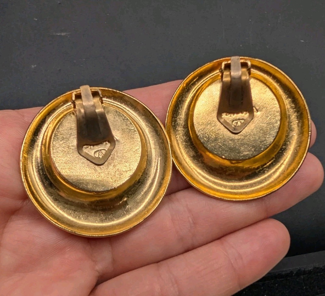 Vintage Signed Valentino Garavani Marbled Runway Bold Gold Tone Clip On Earrings
