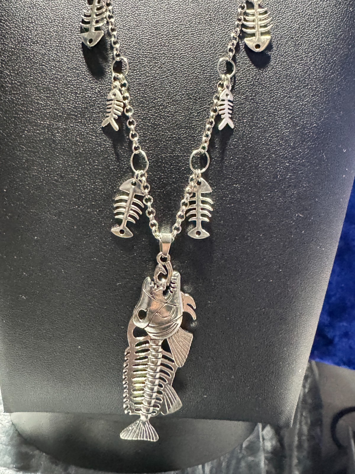 Fish Bones Pendant Necklace Chain Rhodium White Gold Silver Plated 22.5″