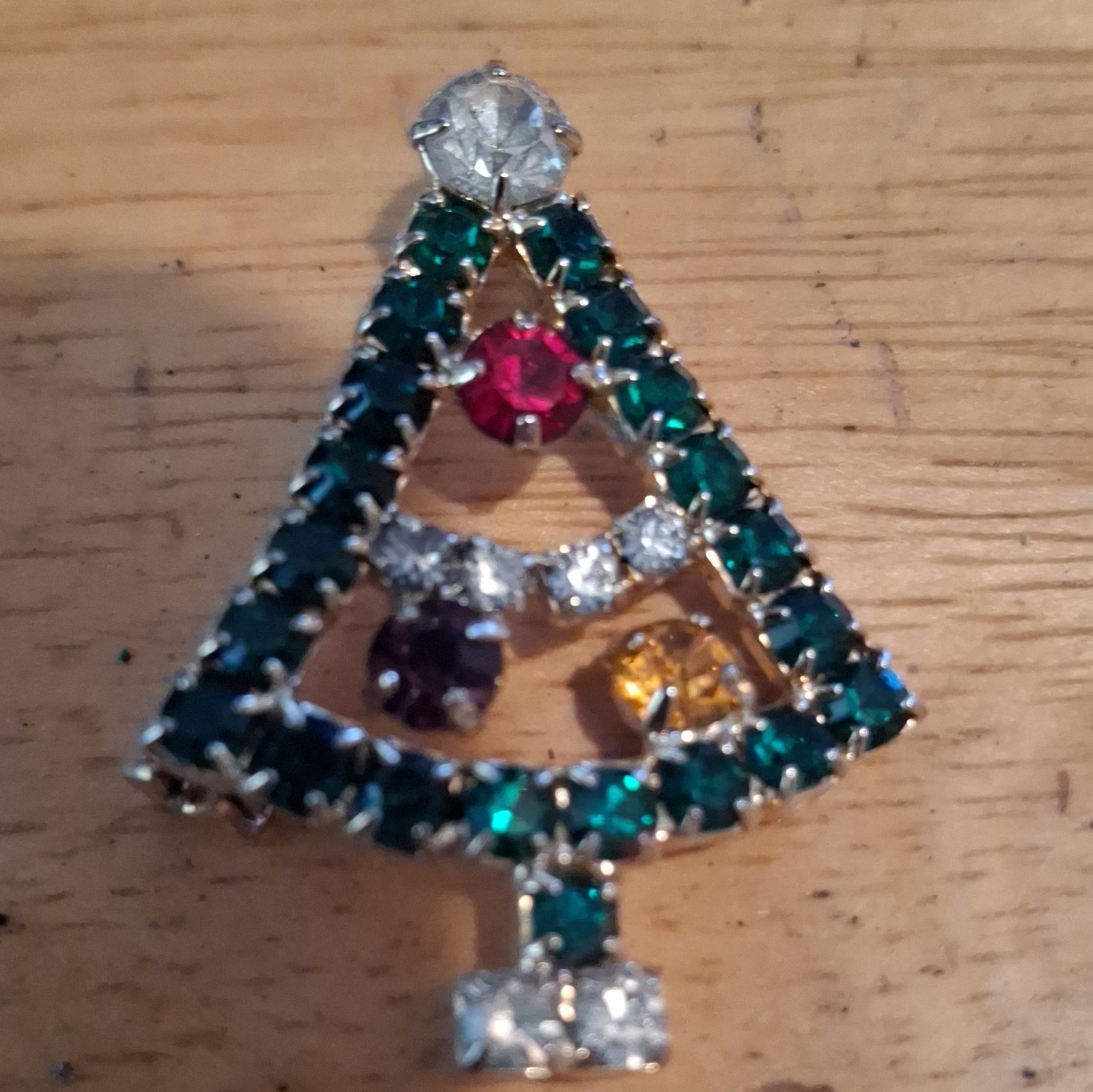 Christmas Tree Brooch Pin Green Prong-Set Round Rhinestone Silver Tone