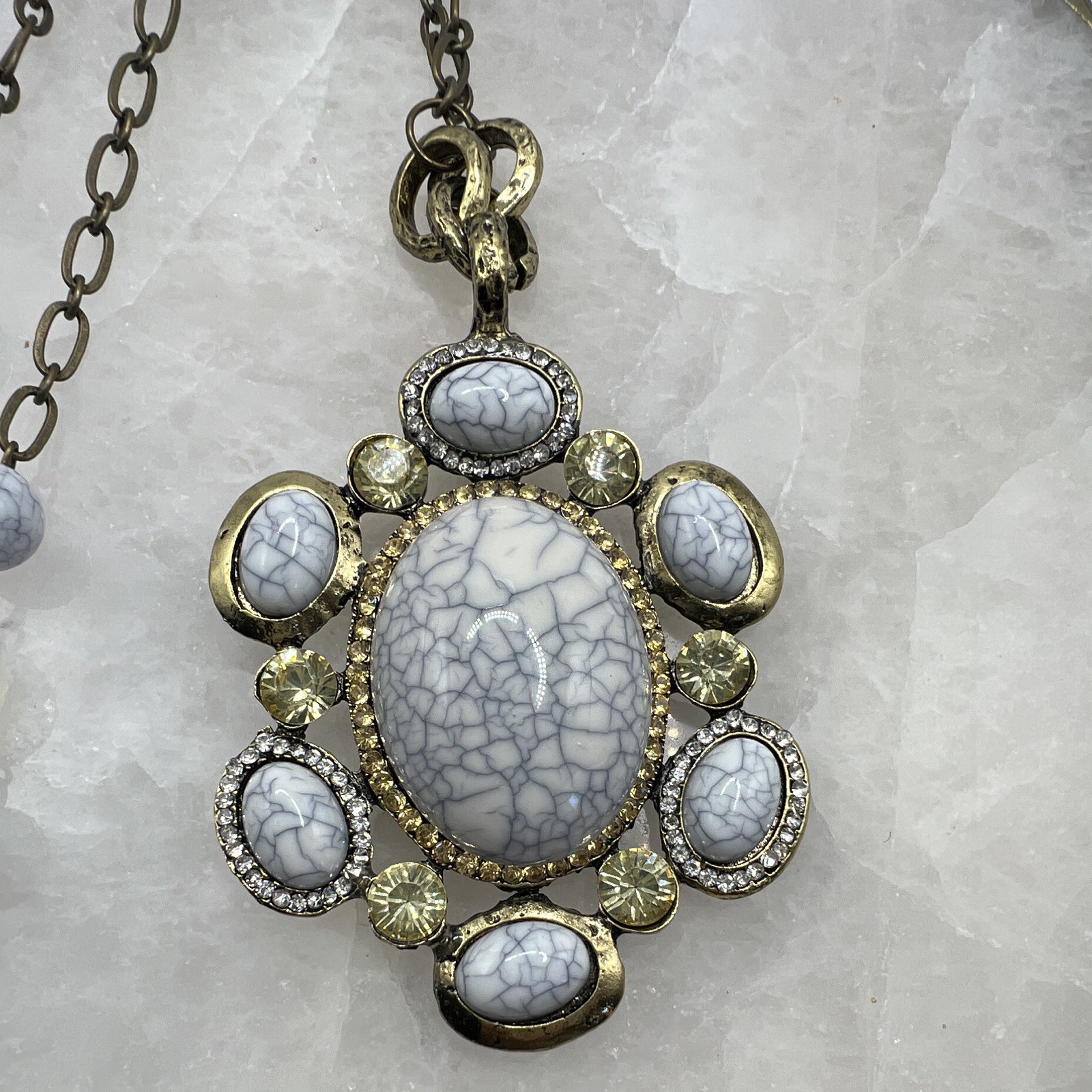 Gold Tone Link Chain Statement Necklace w/Gray & White Bold Faux Stone Pendant