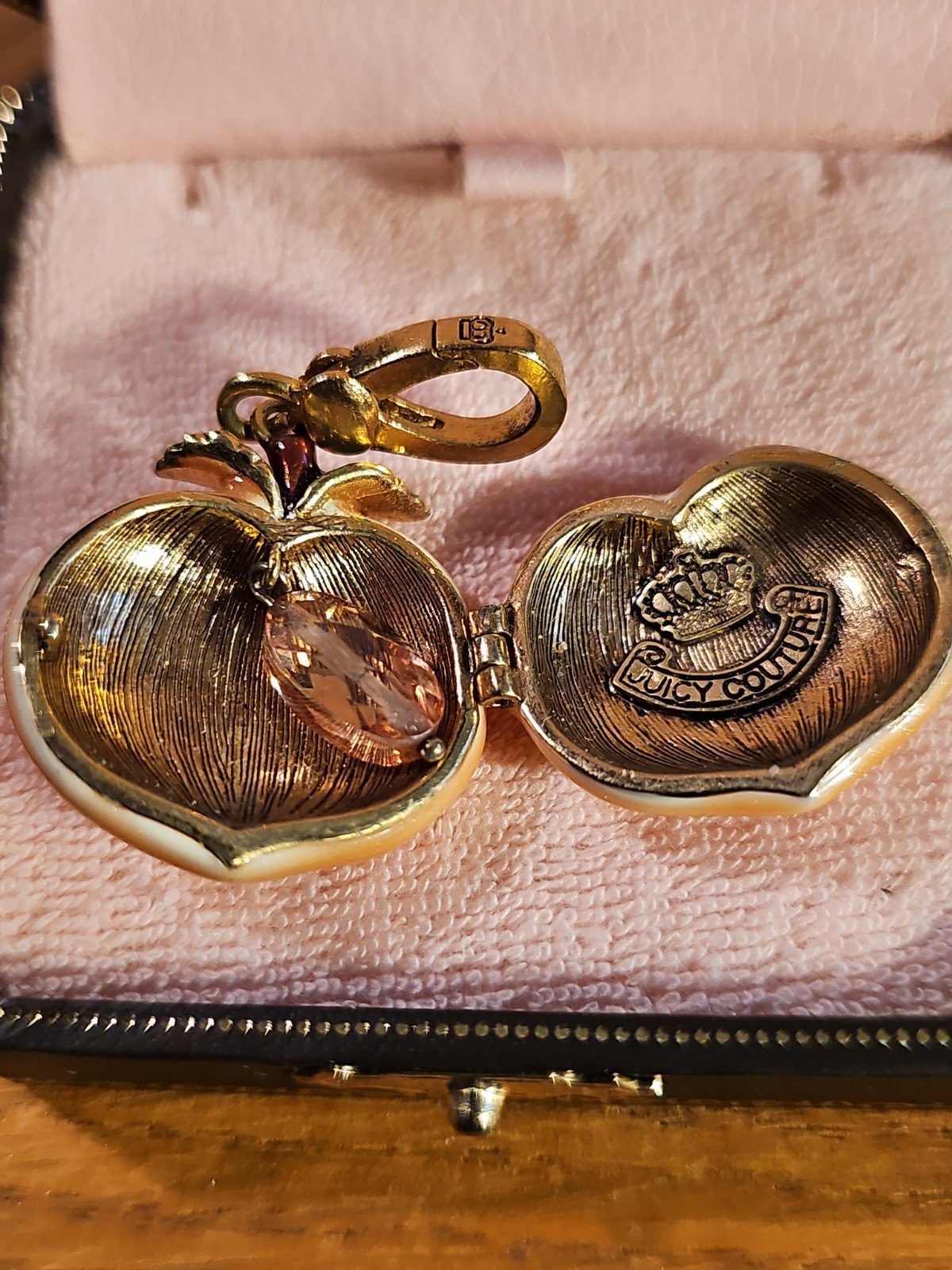 Rare Vintage AUTHENTIC IN BOX Juicy Couture You’re A Peach charm w/ Crystal Pit